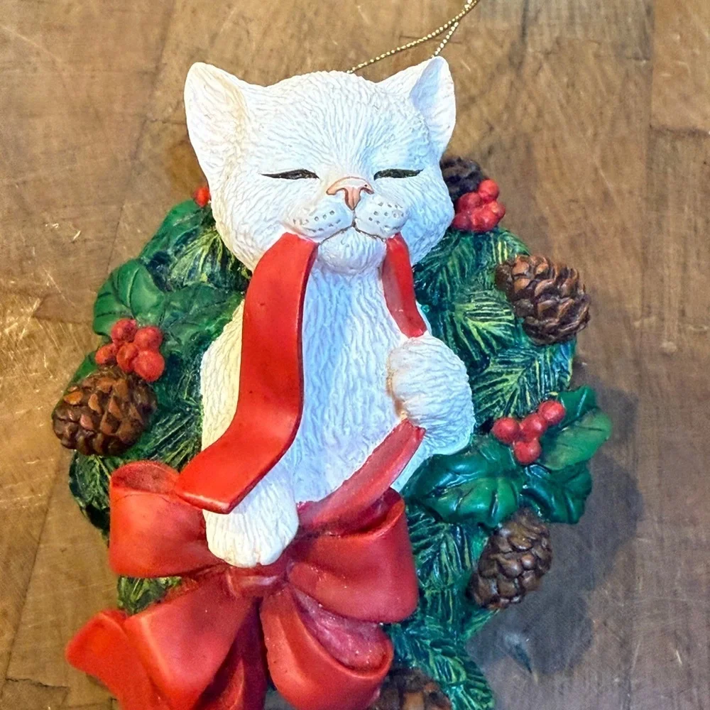 Lenox 1997 White Cat With Ribbon in his mouth Green and Gold Christmas Ornament